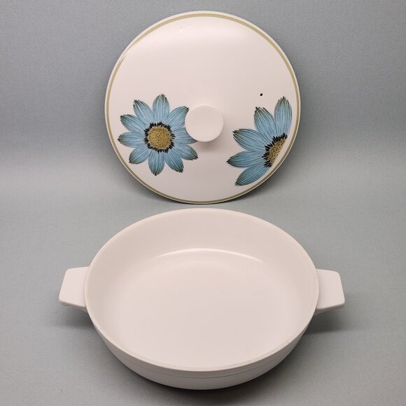Noritake Up-Sa Daisy (9001) - 10.25" Shallow Covered Serving Dish - Picture 3 of 6